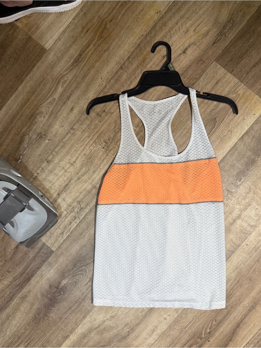 Under Armour Women’s Large White Orange Mesh Racerback Athletic Gym Tank Top